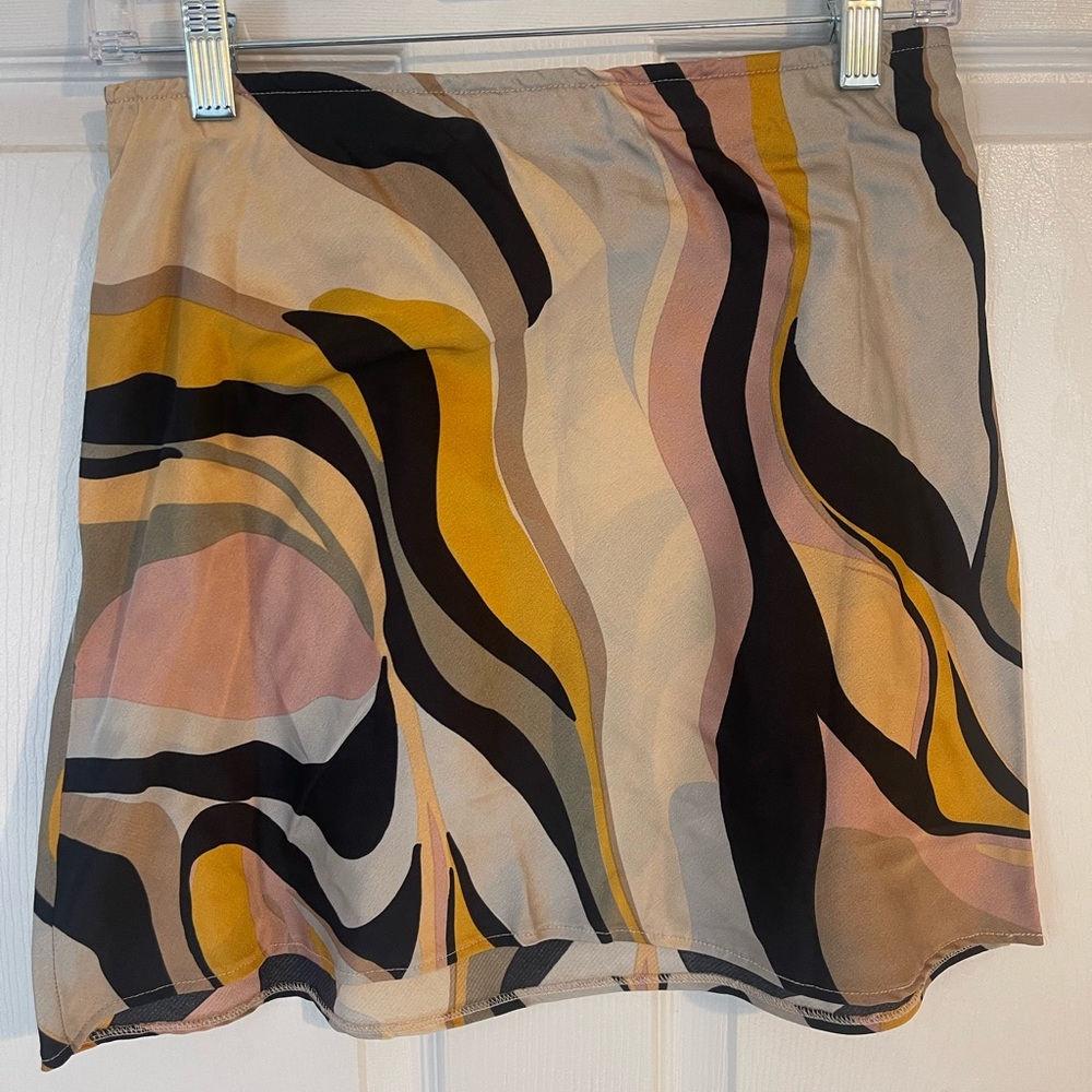 NWT Nasty Gal Mini Wave Skirt - US6/UK10 - Picture 4 of 5